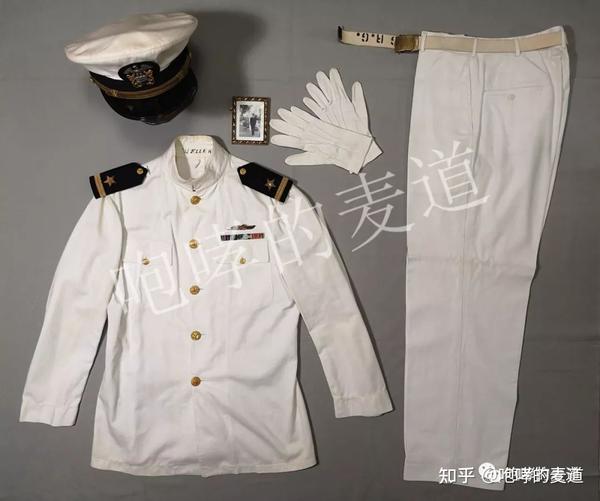 二战时期美国海军航空兵军官绿色制服图片