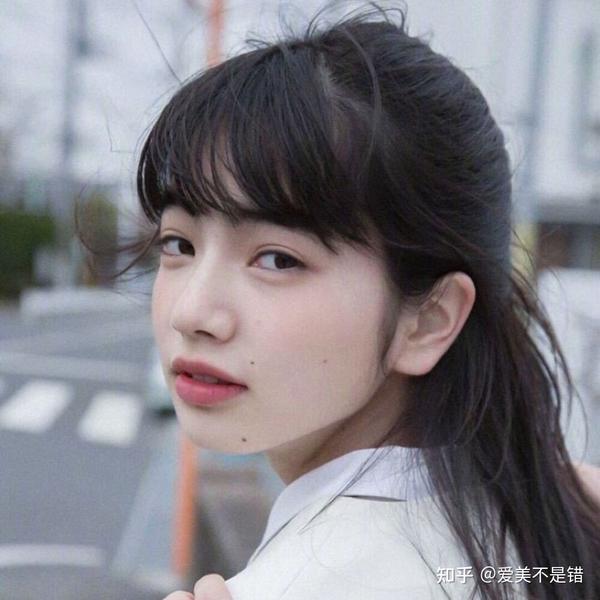 何晋龙解读高级厌世脸小松菜奈