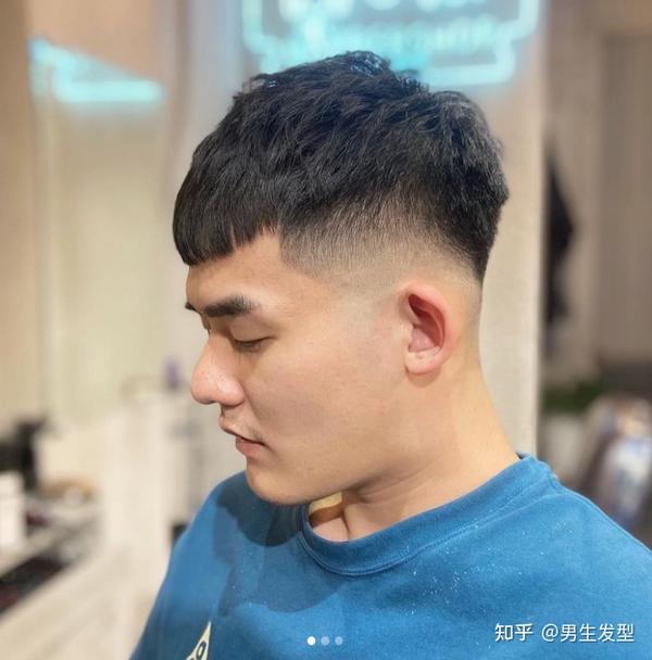 男人年过40岁,发型总是选不好?这三种造型帅气不油腻