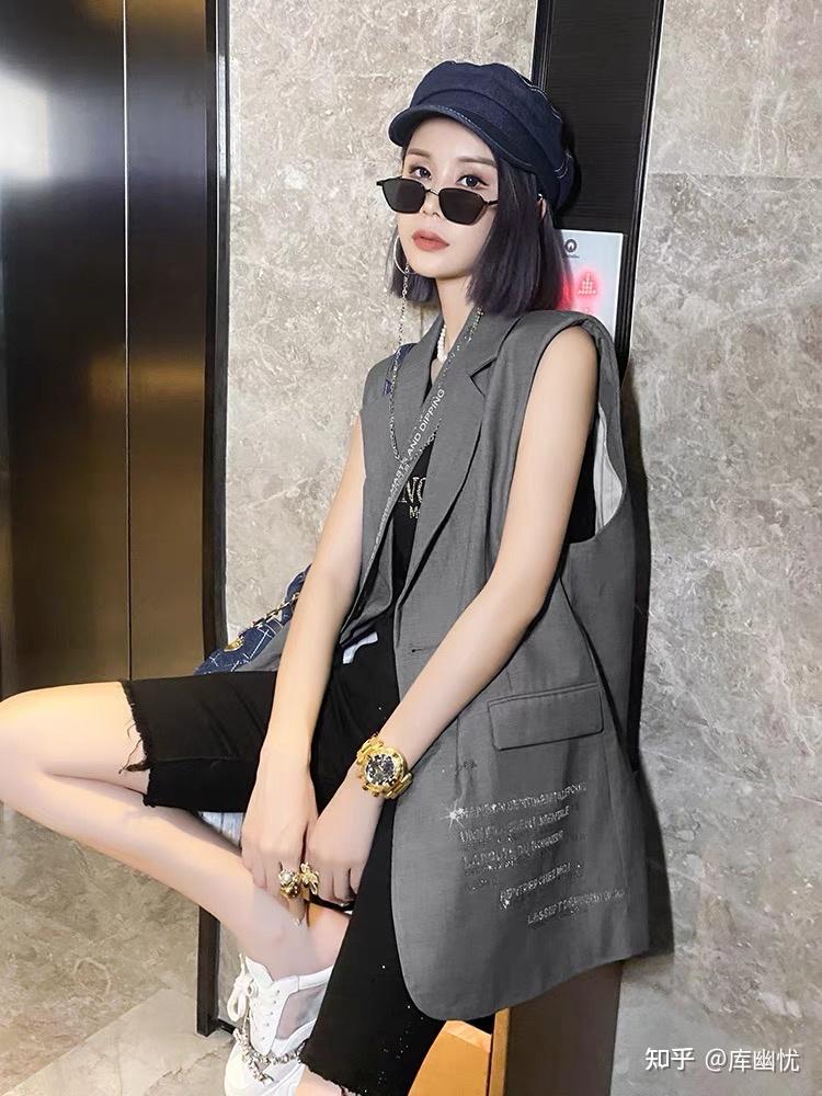 女生西装长马甲怎么搭配才好看