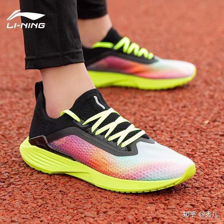 国产跑鞋中有什么适合宽脚长距离跑步的吗