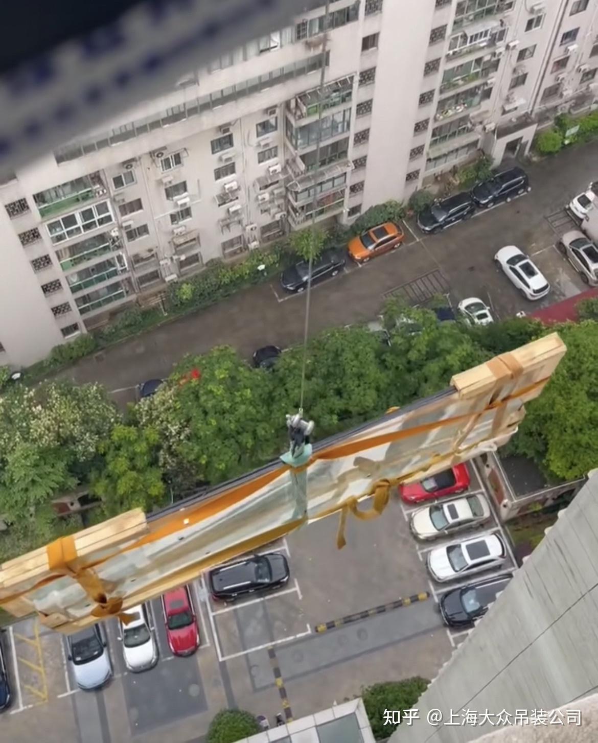 上海吊家具上楼吊装沙发上海高层吊装大件家具上海沙发吊装上楼哪家好