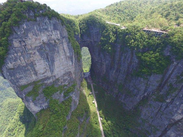 峡谷吊桥→观鬼谷洞→求儿洞→樱桃湾→天门山寺→坐扶梯下到天门山洞