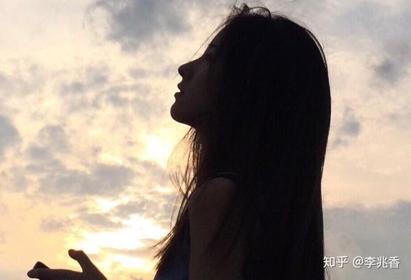 孤独一人的伤感短句子带图片,句句让人心酸,哪句戳中了你的泪点