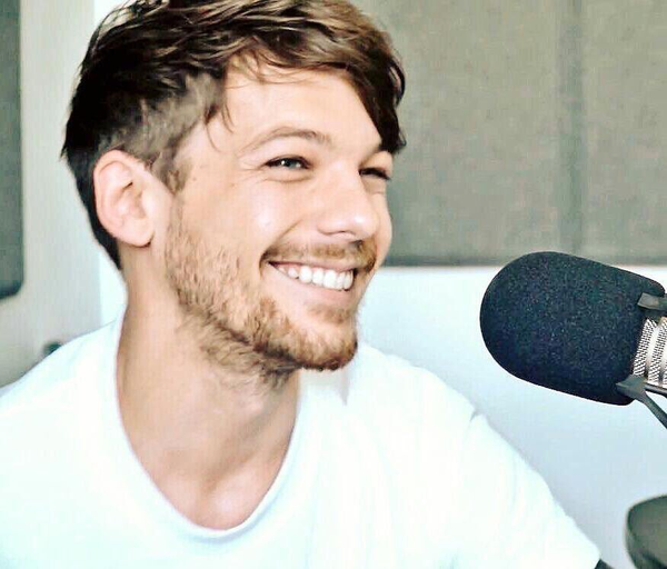 谢邀 又是我我来推荐louis tomlinson了!