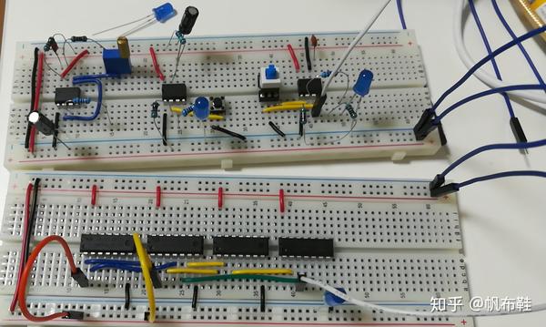 则搭建的面包板电路为