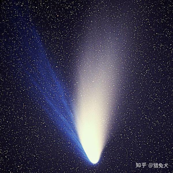 1997年4月4日的海尔波普彗星,这是网络上广泛流传的"标准照"