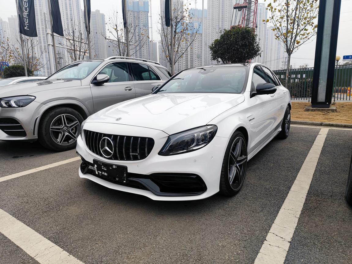 寻觅多时而不可得的末代v8 奔驰 c63 amg 白色交付湖南客户