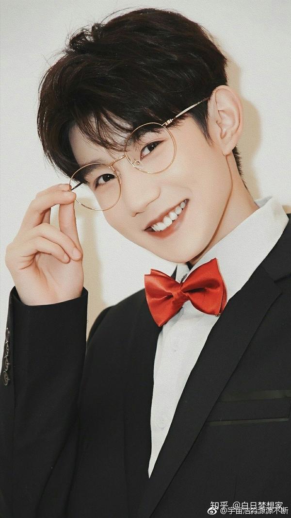如何客观的评价一下tfboys王源的长相?