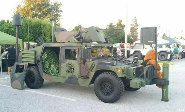 车顶配备m2机枪模型,完全合法的1993年军用悍马h1