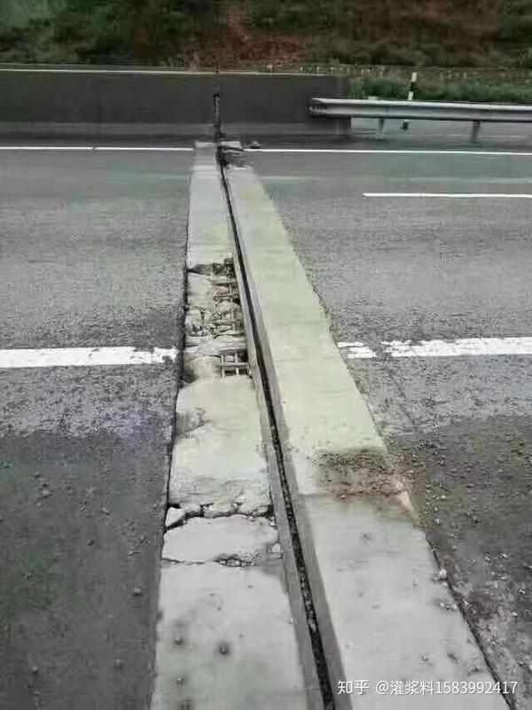 桥梁伸缩缝病害原因分析