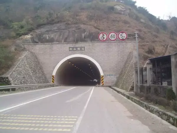 2,隧道路段和隧道进出口