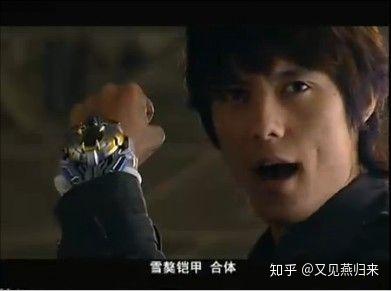 同学两亿岁中在网吧和哥哥弹琴的那个小哥哥是谁呀?
