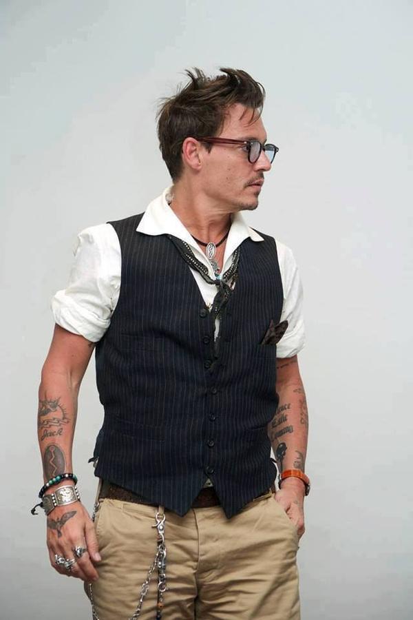 johnnydepp纹身,johnnydepp身高 johnny depp,一个卓尔不群,桀骜不逊的好莱坞男星,同时也是一个拥有