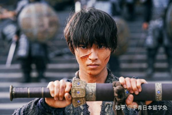 【日本人气男演员】2021年在日本最有人气的三位男演员究竟是谁呢!