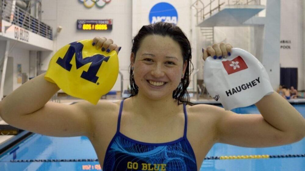 曾是密歇根大学学生运动员的她始终坚信"学业为主,游泳为辅"