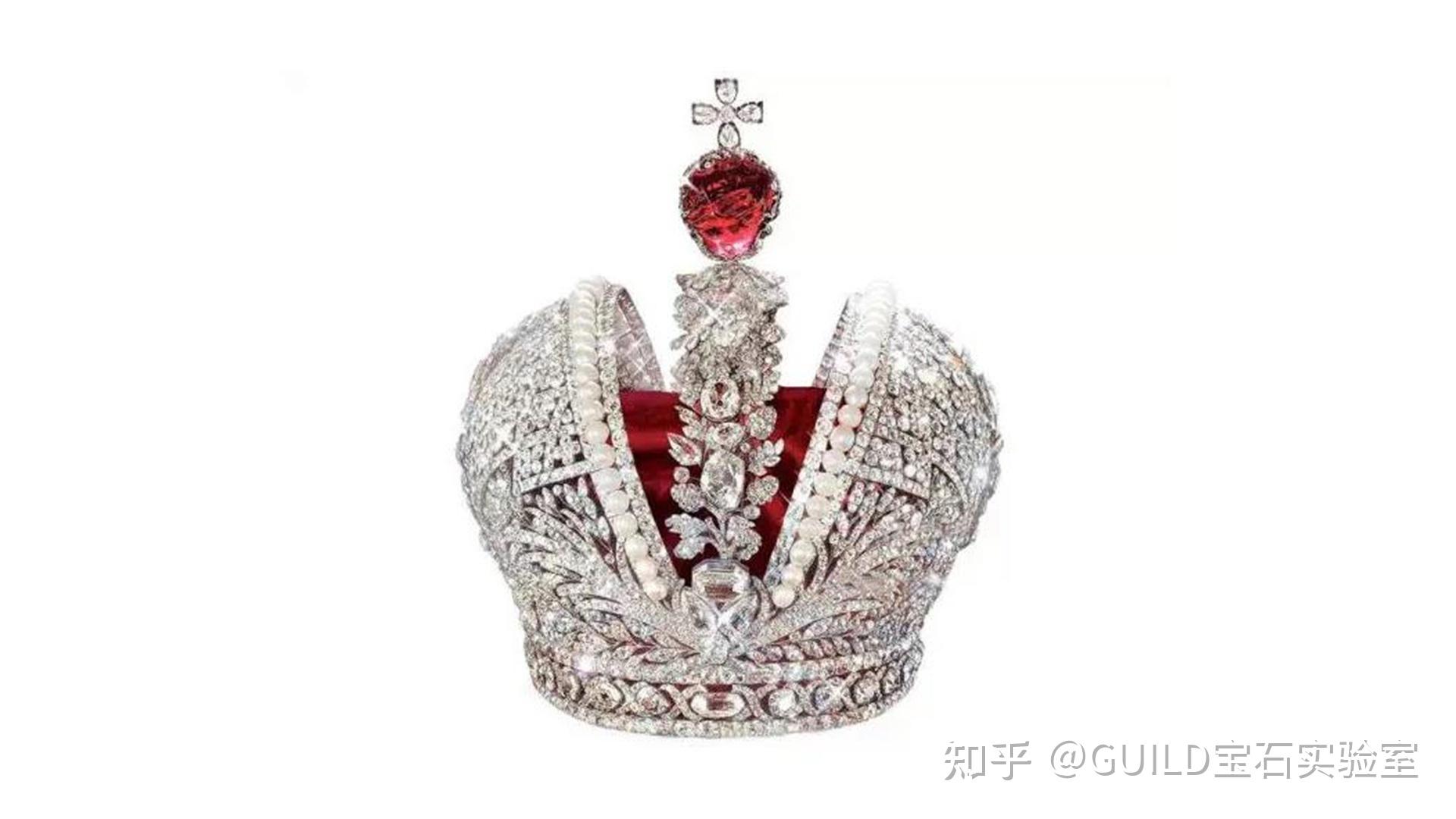 红色尖晶石,上面十几颗最重要的钻石分别是从当时欧洲国王的王冠上拆