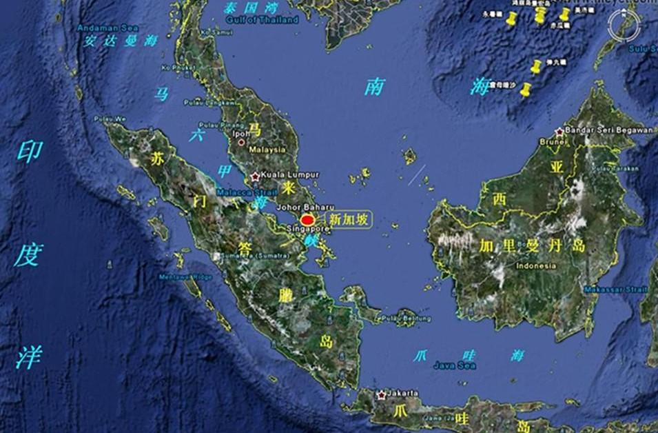新加坡是东南亚岛国,北面隔柔佛海峡与马来半岛相望,南面是黄金水道