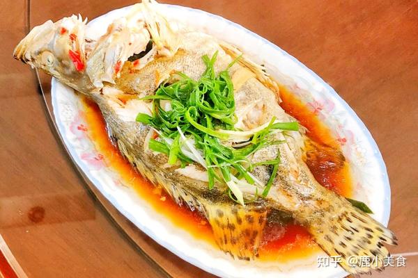 第4道:清蒸桂花鱼 家宴菜怎能少了寓意"年年有余"的鱼肉菜呢,适合的