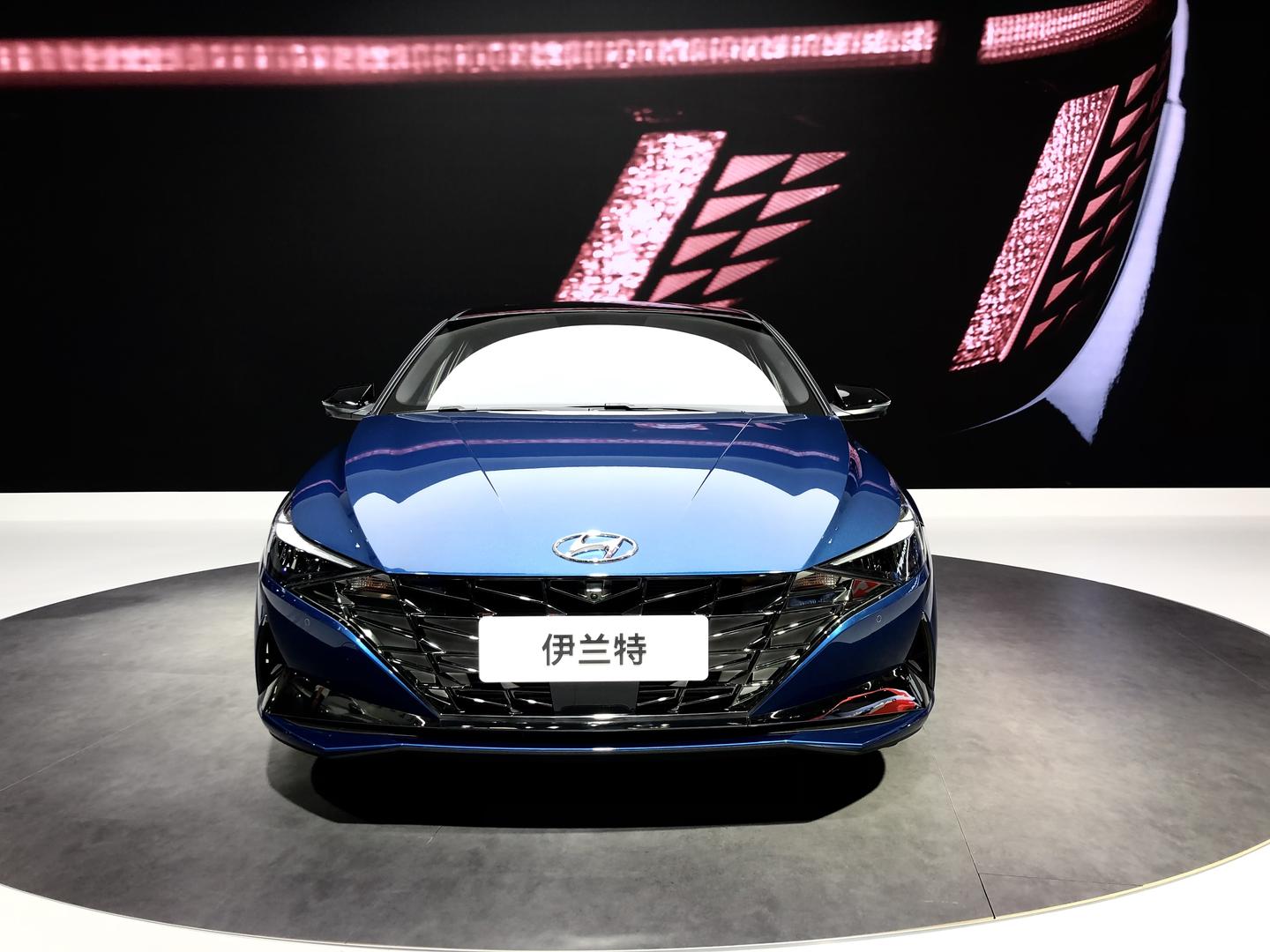 北京现代elantra240t,北京现代elantra 北京现代第七代伊兰特9月26日北京车展正式亮相并开启