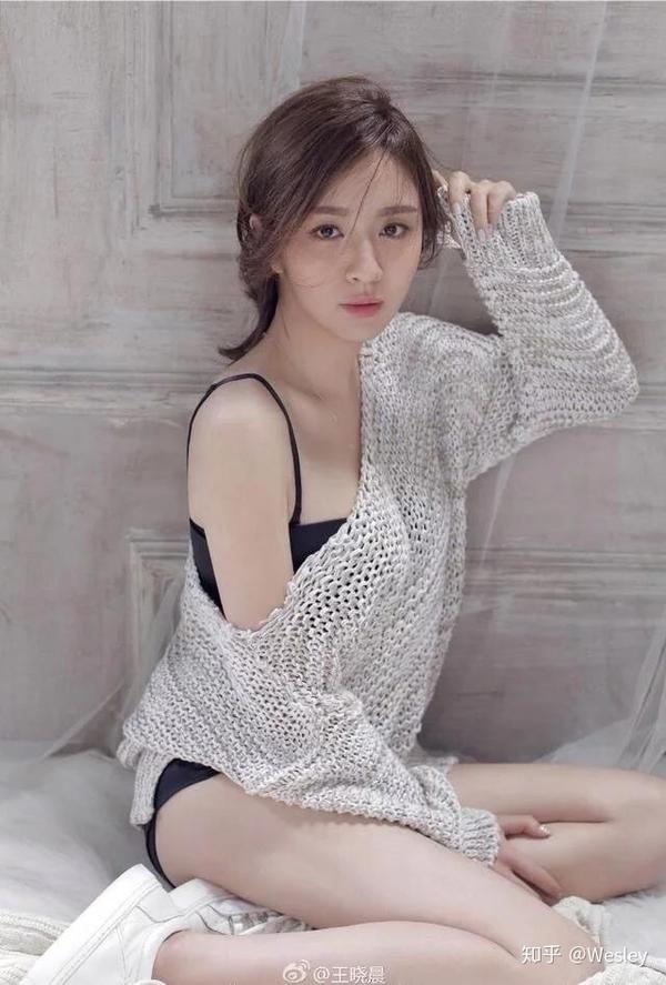 有哪些清纯路线,实际上身材傲人的女明星?