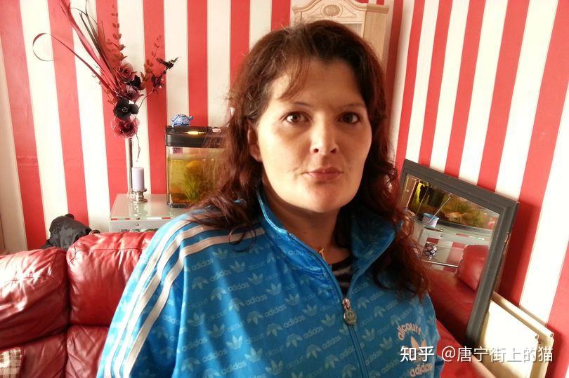 45岁的乔安妮琼斯是英国偷窃记录最多的女贼.