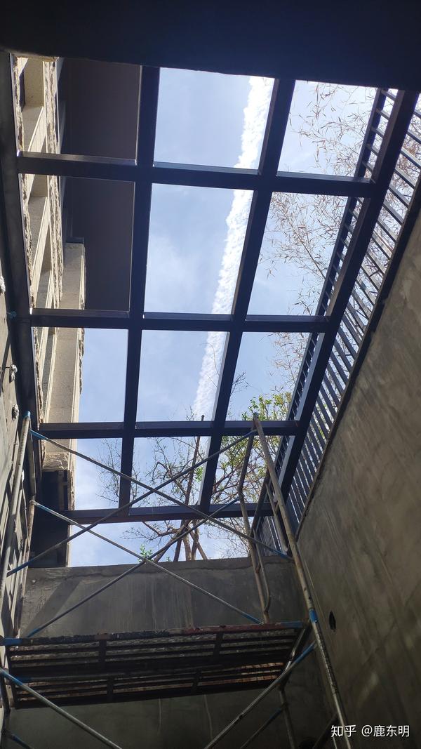 洛阳别墅天井封玻璃顶~温暖的阳光透过天窗悄悄地潜入
