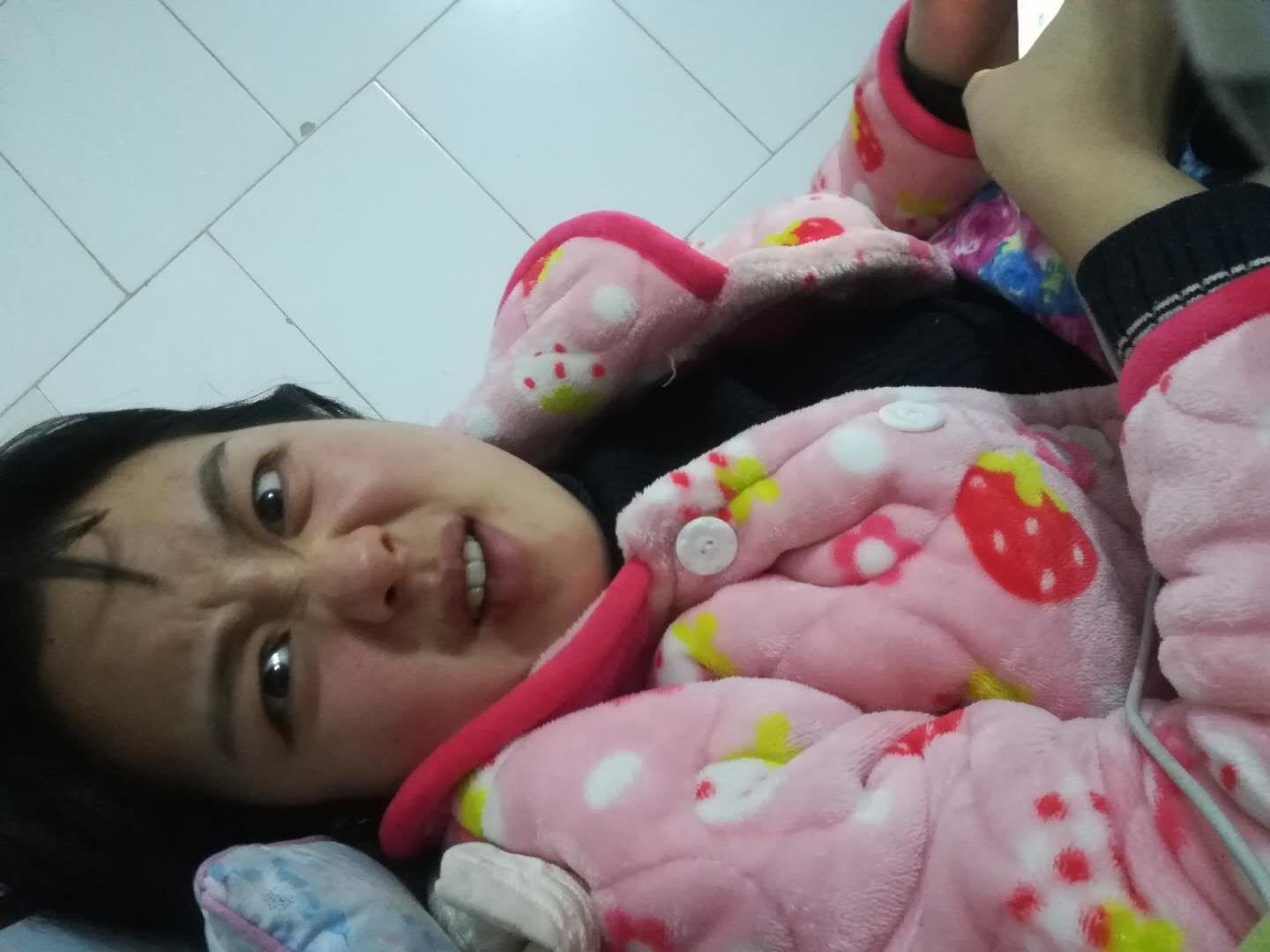 美颜自拍图片软件中哪一个拍出的手机跟本人差我在上班的照片表情图片