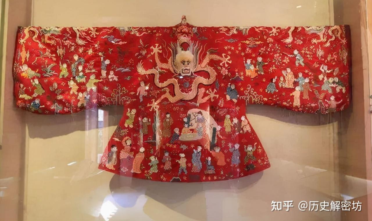明定陵出土百子衣,上面有个古老游戏,因三个原因游戏已经消失了