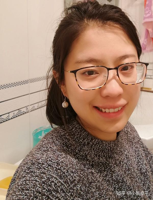 一个常年戴眼镜的人突然摘下眼镜戴上隐形会有多惊艳