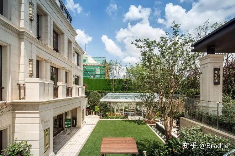 我是农业大学动漫专业大一女生,我有点想转到绘园林的女生立图片