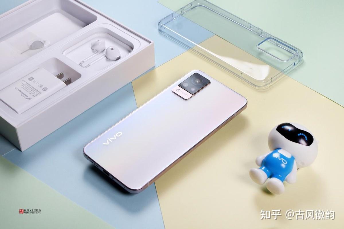 送妹子的抢手货,vivo s9图赏,朝露白素雅清新,简约时尚