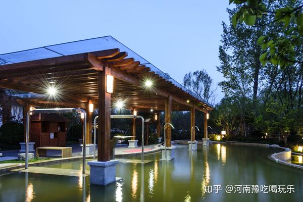 悦温泉位于郑州市黄河南岸86号思念果岭国际社区内,集休闲,度假,餐饮