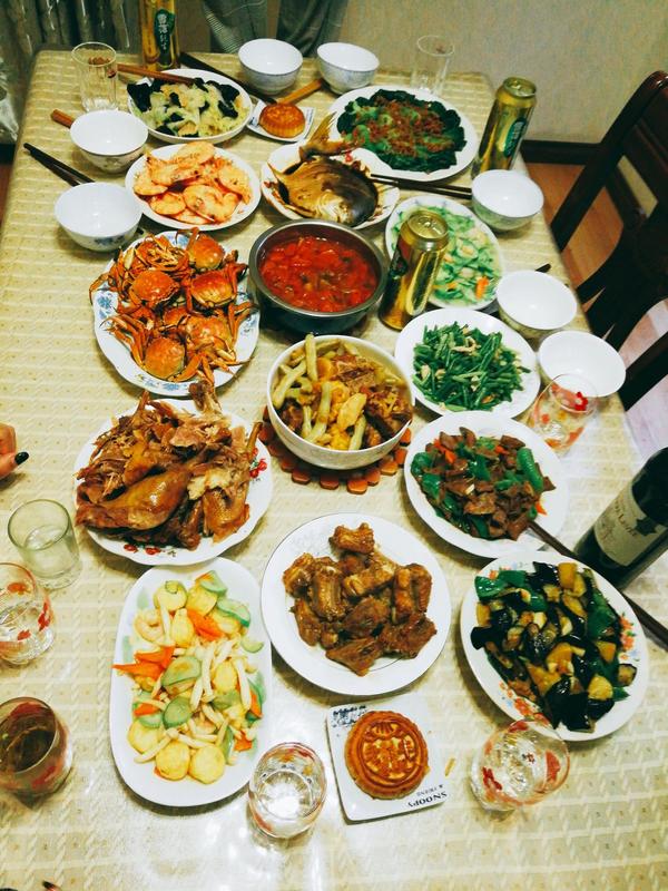 中秋节家里人做的一桌子菜