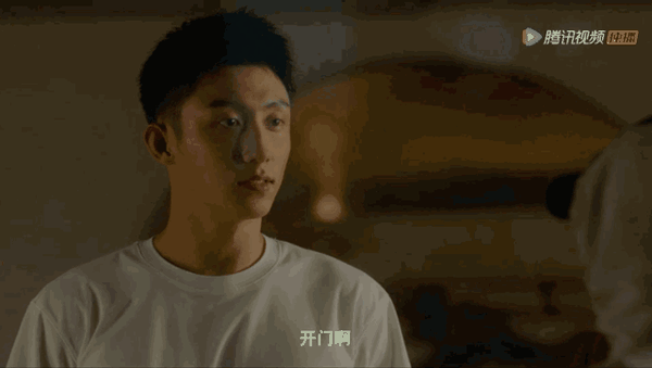 等到关皮皮来找家里找他,贺兰表面上毫无波澜,内心却十分想笑,眨眼