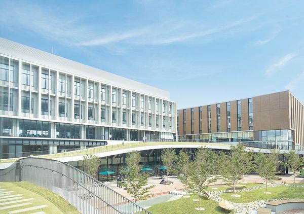 东海地方排第一的则是 名城大学, 其次是名古屋大学,第三位是静冈大学
