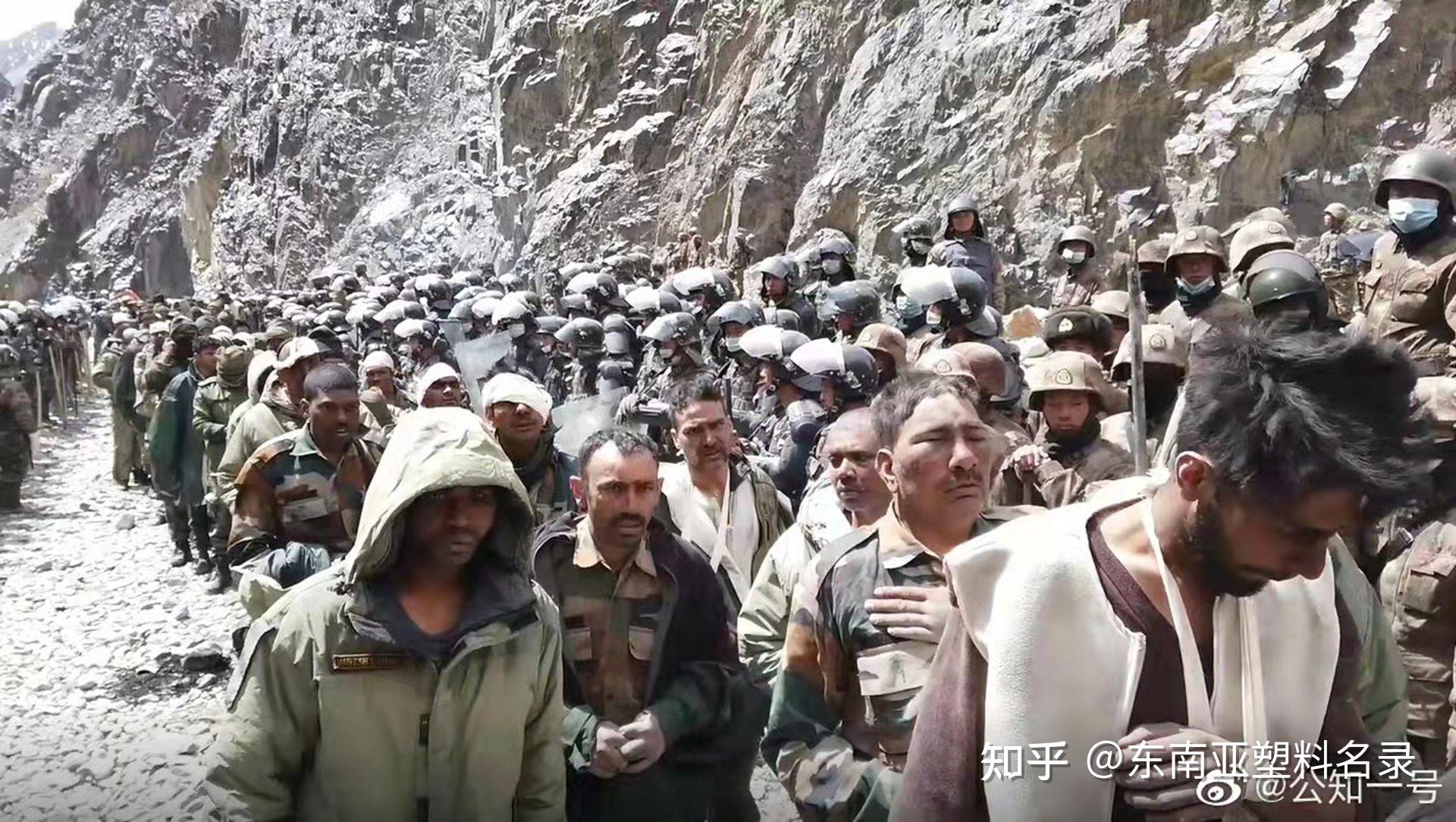 解放军俘虏大批印军士兵照片曝光