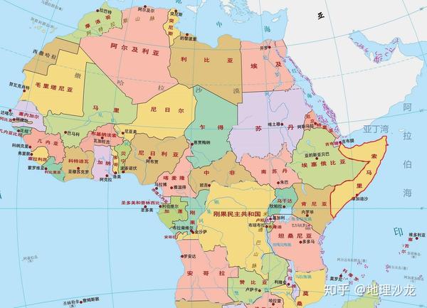 索马里位于非洲东北部的索马里半岛上,东临阿拉伯海和亚丁湾,是非洲