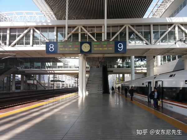 列车于10点54分早点1分到达常州站,停靠9站台.