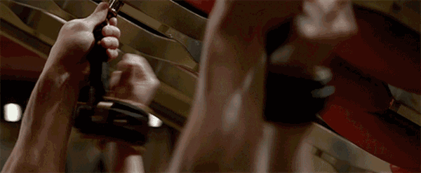 女生生气,不是自己的错,每次都会主动承认错误 上交手机,银行卡密码