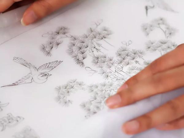 设计:创作或寻求适合绣制的黑白或彩色画稿,绘画稿,摄影作品均可