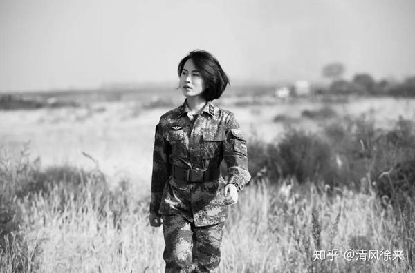边防连来了一位武警女少尉