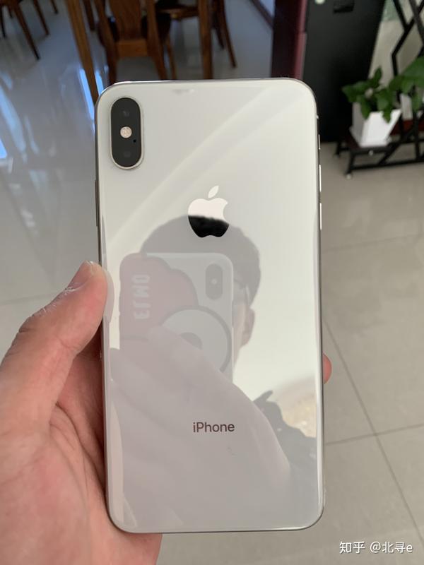 iphone xs max哪个颜色更适合女生用?