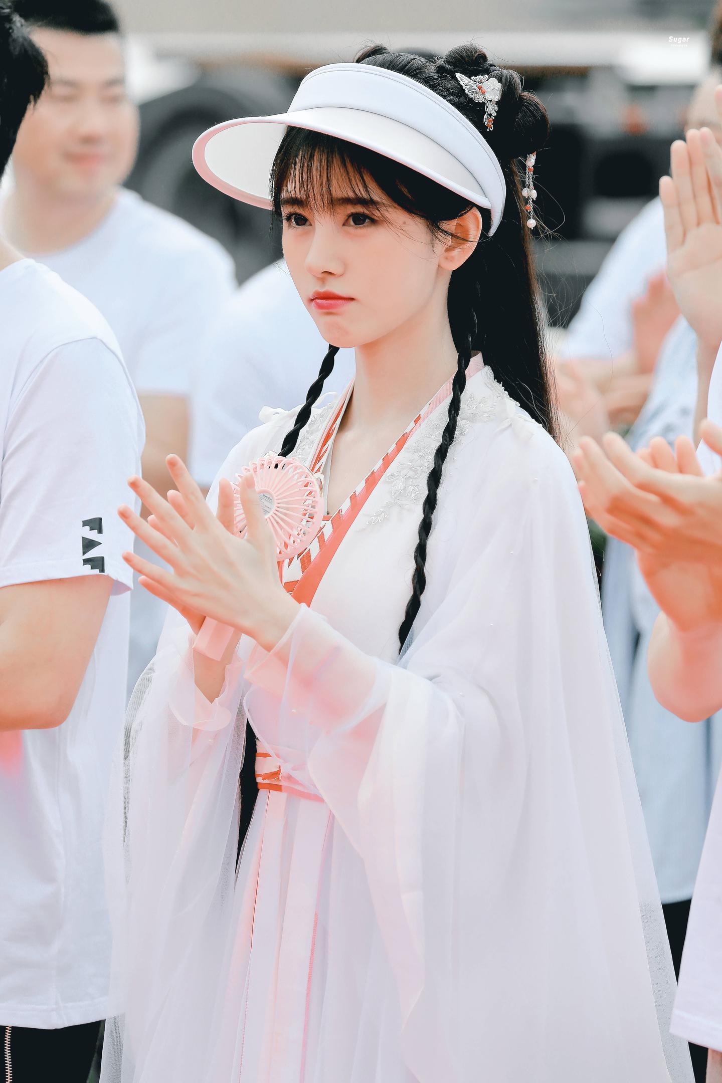 鞠婧祎《花戎》造型惊艳,杨超越《重紫》令人瞩目