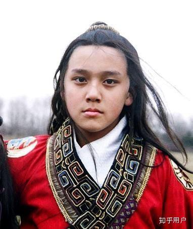 如何客观评价翁斐然的长相?