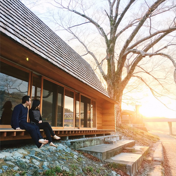 2017年初,在日本奈良吉野村的airbnb小木屋,和朋友看到了最美的夕阳