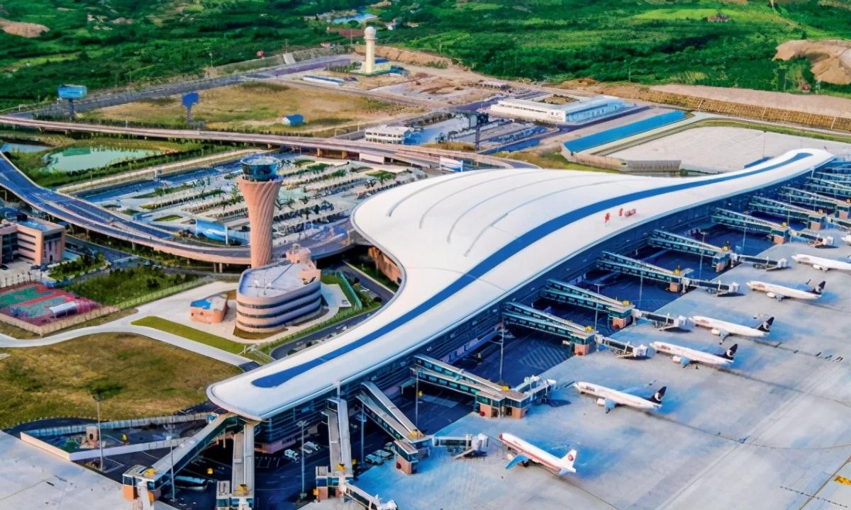 这座机场的名字叫作济南遥墙国际机场