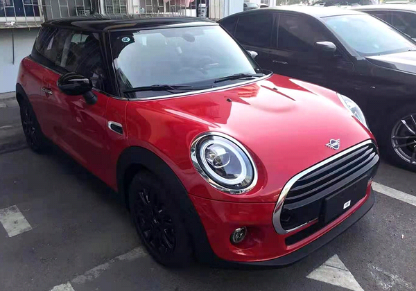 实拍全新的进口宝马mini才19万多但配置你能忍受吗