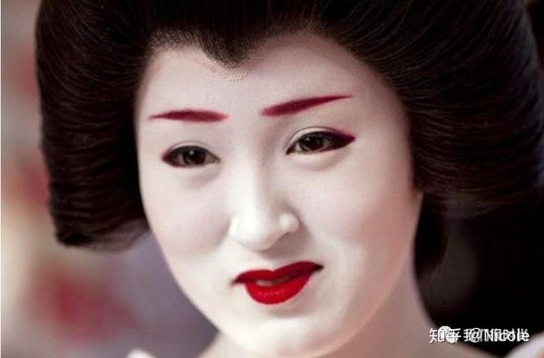 你知道中国古代女子是怎么化妆的吗