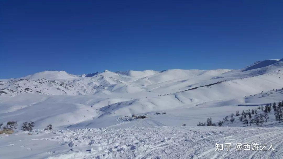 阿尔泰山野雪公园位于新疆阿勒泰市小东沟国家森林公园以北的乌奇